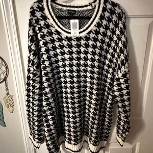NWT Torrid B&W Herringbone Sweater